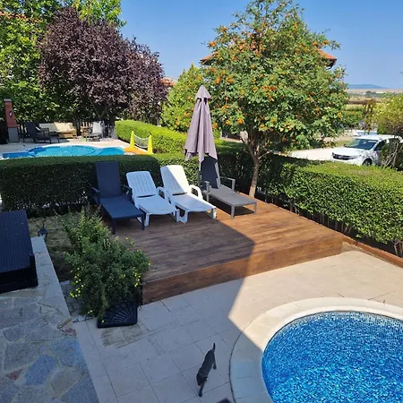 Victoria Villa, 13 Merlot Street, The Vineyards Resort, Aheloy, Pomorie. Vila *