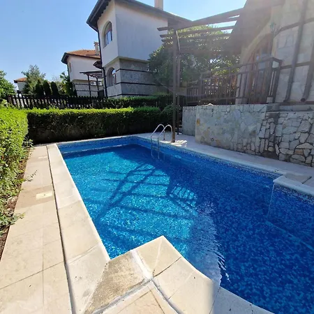 Victoria Villa, 13 Merlot Street, The Vineyards Resort, Aheloy, Pomorie. Vila Burgas City